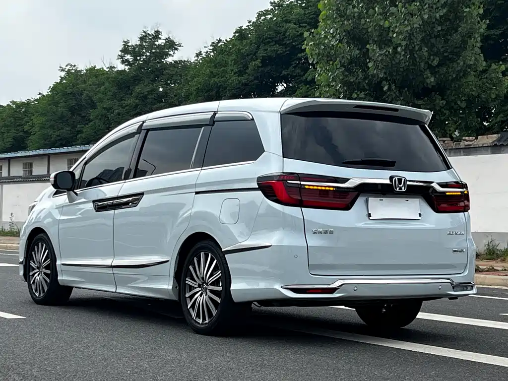 Elysion 2.0 L e:HEV Luxury