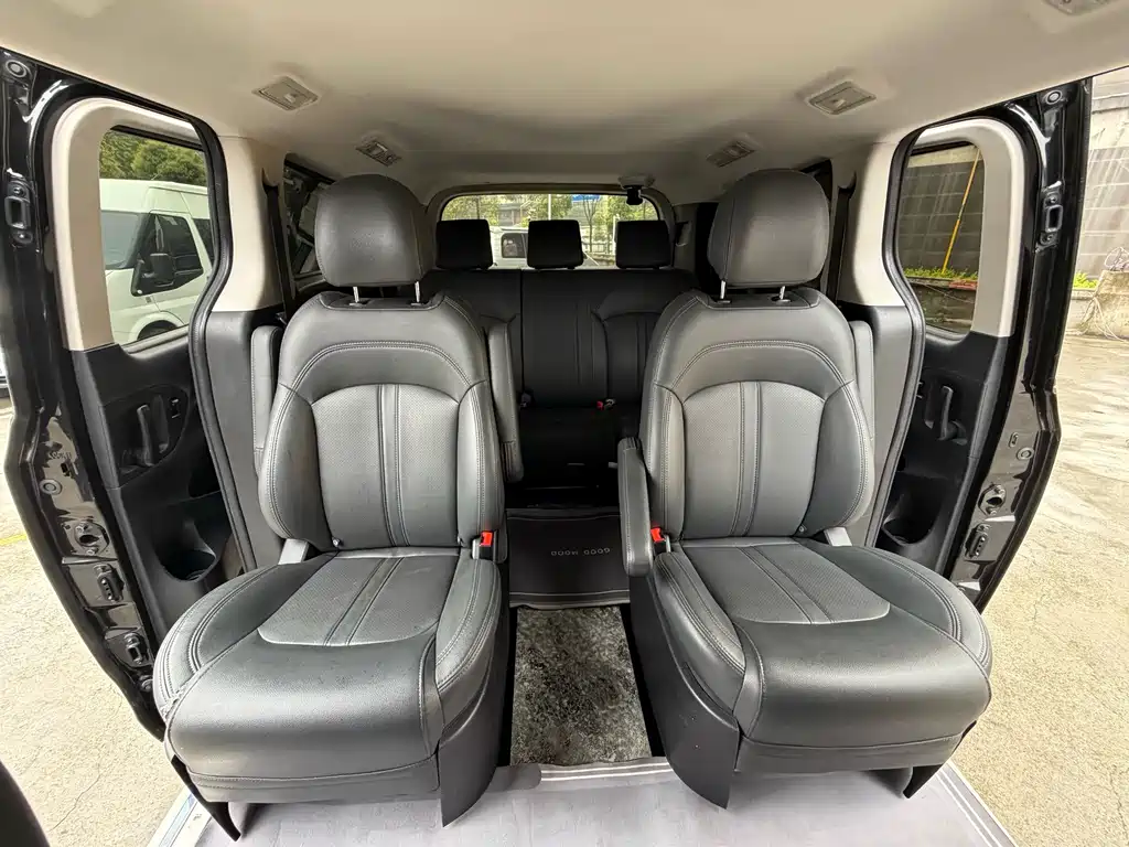 Maxus G10 大通G10 2021款 2.0 T 自动精英版 柴油 7座