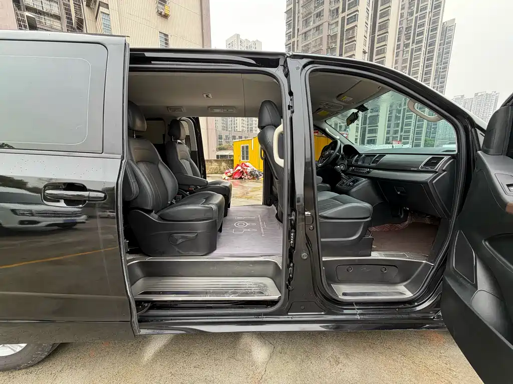 Maxus G10 大通G10 2021款 2.0 T 自动精英版 柴油 7座