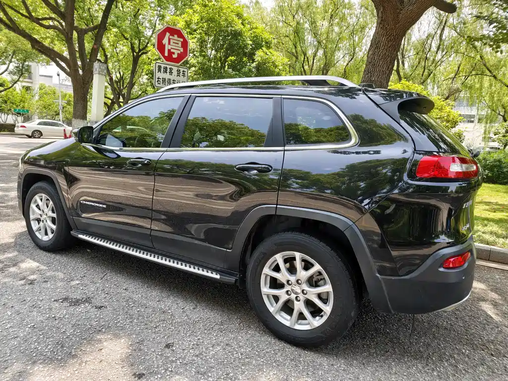 Cherokee 自由光 2017款 2.4 L 专业版