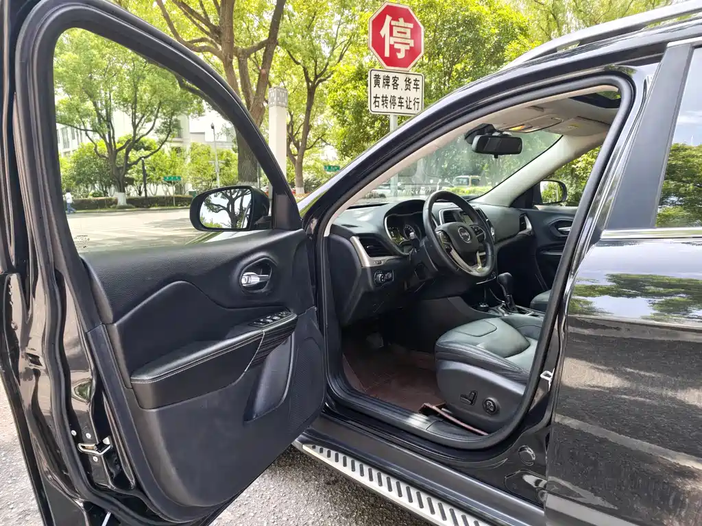 Cherokee 自由光 2017款 2.4 L 专业版