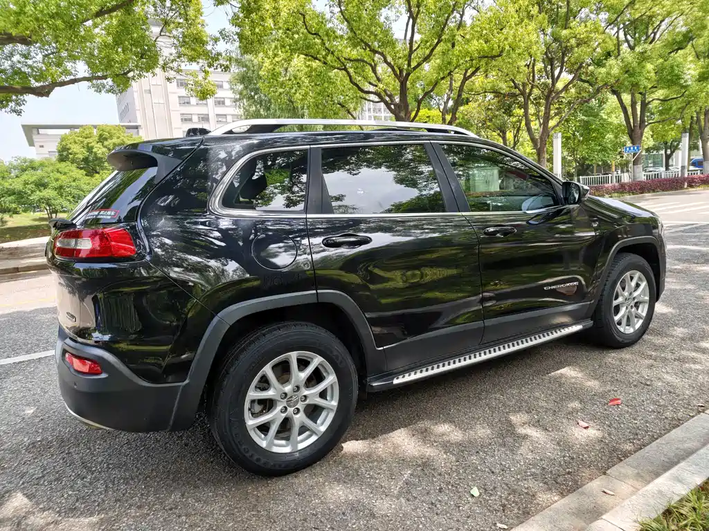Cherokee 自由光 2017款 2.4 L 专业版