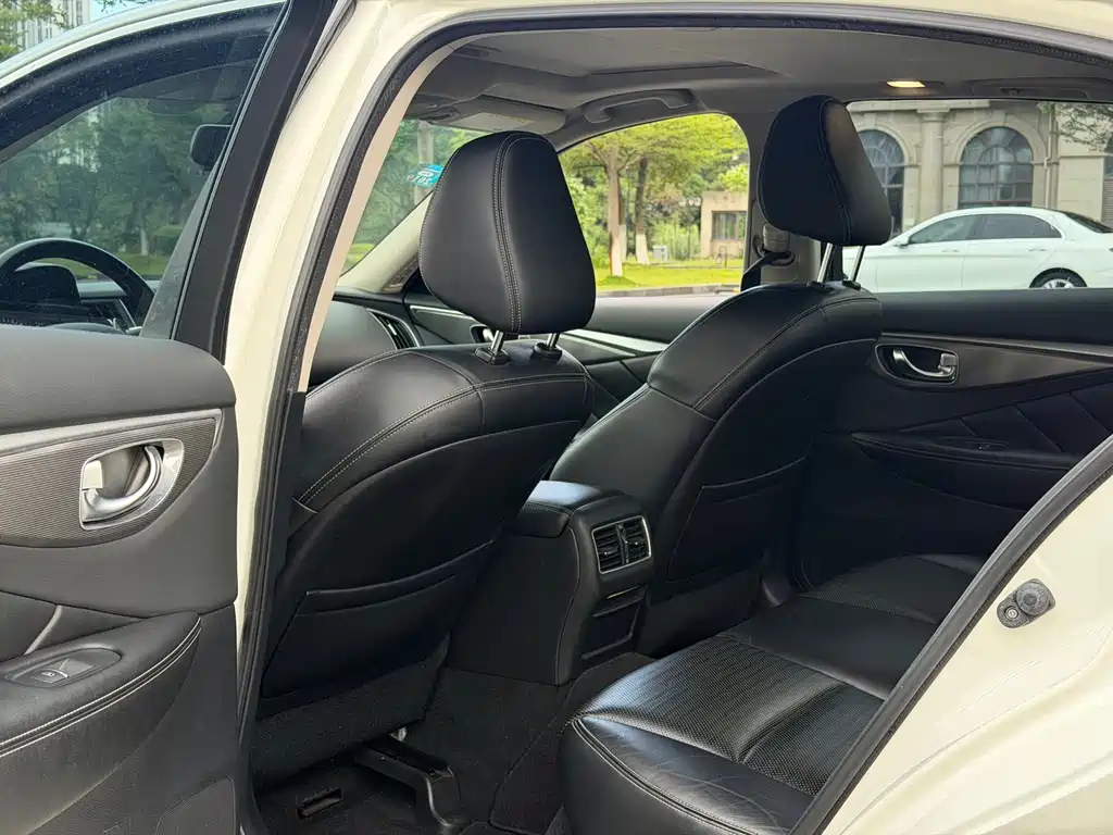 Infiniti Q50 L 2.0 T Sport