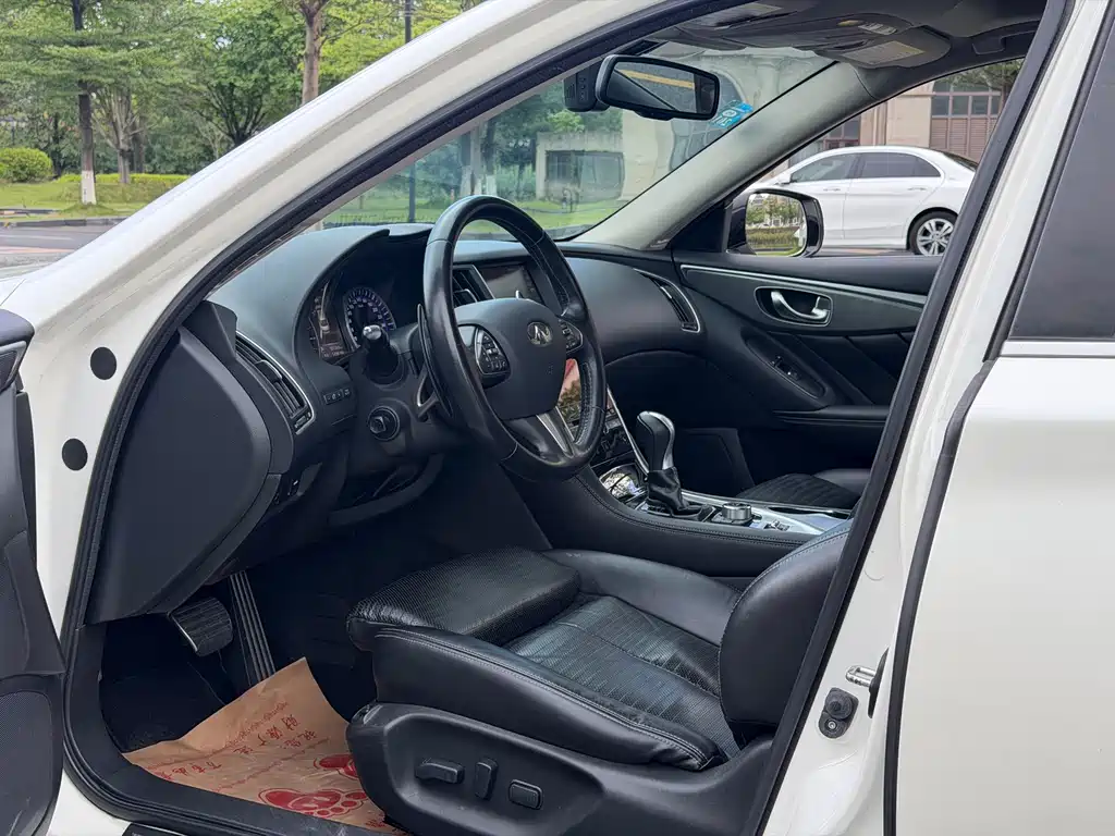 Infiniti Q50 L 2.0 T Sport