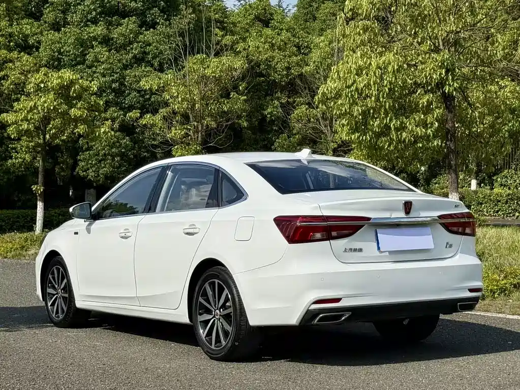 Roewe i6 Classic 20 T Auto Internet Smart Enjoyment