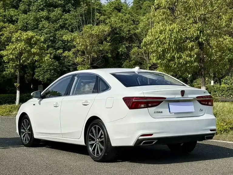 Roewe i6 Classic 20 T Auto Internet Smart Enjoyment