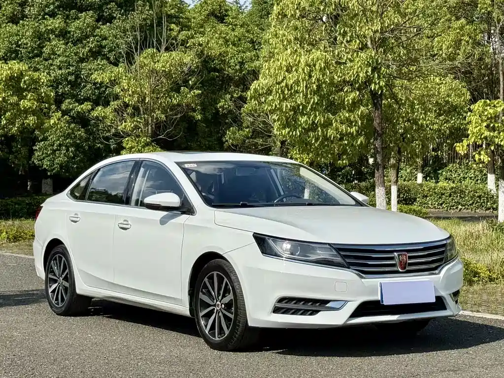 Roewe i6 Classic 20 T Auto Internet Smart Enjoyment