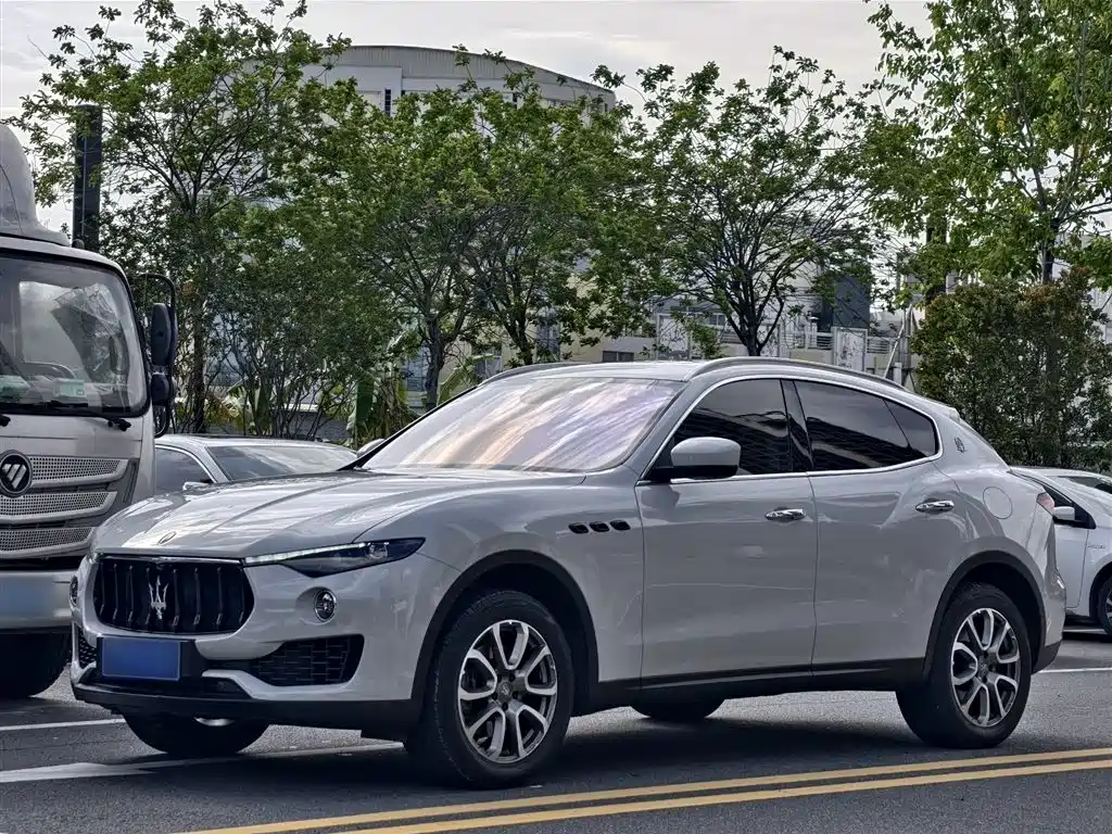 Levante 3.0 T Standard