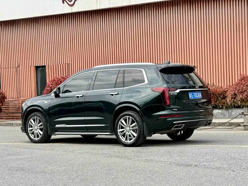 Cadillac XT6 凯迪拉克XT6 2022款 2.0 T 六座四驱铂金型