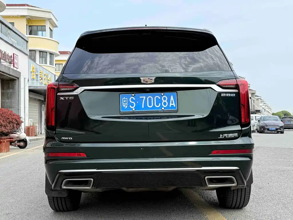 Cadillac XT6 凯迪拉克XT6 2022款 2.0 T 六座四驱铂金型