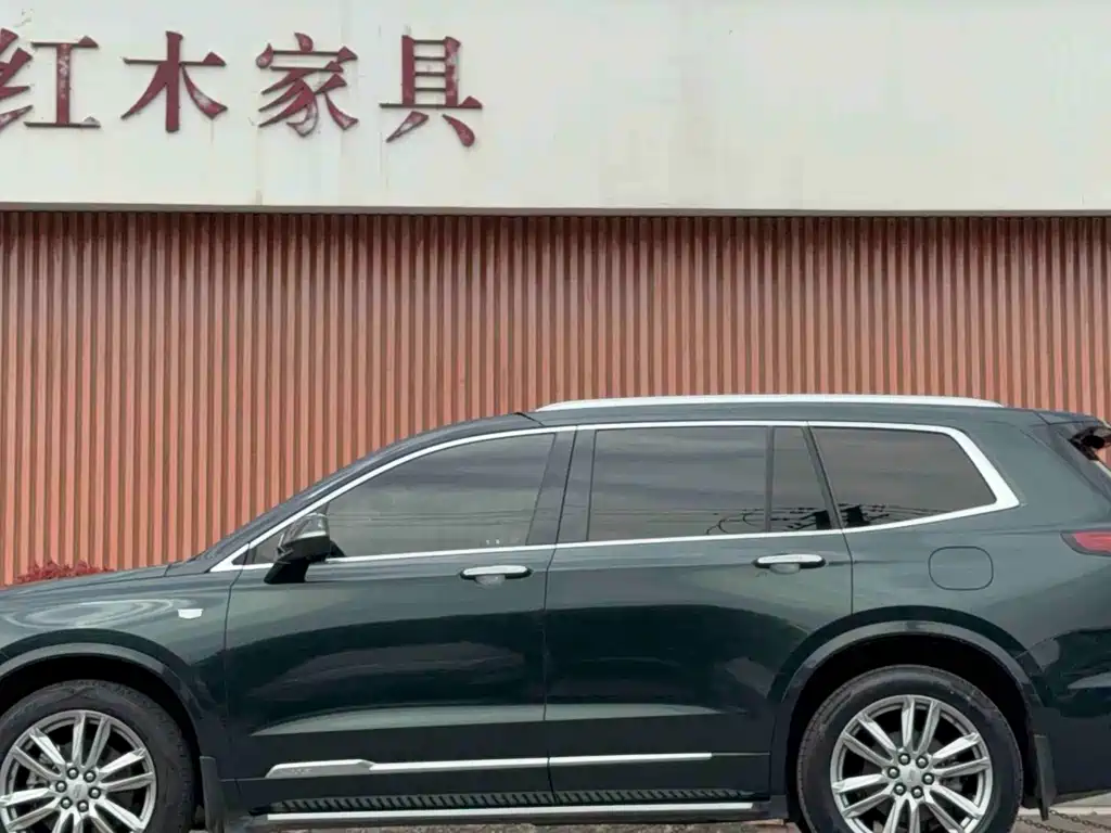 Cadillac XT6 凯迪拉克XT6 2022款 2.0 T 六座四驱铂金型