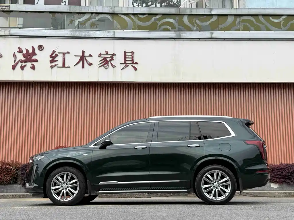 Cadillac XT6 凯迪拉克XT6 2022款 2.0 T 六座四驱铂金型