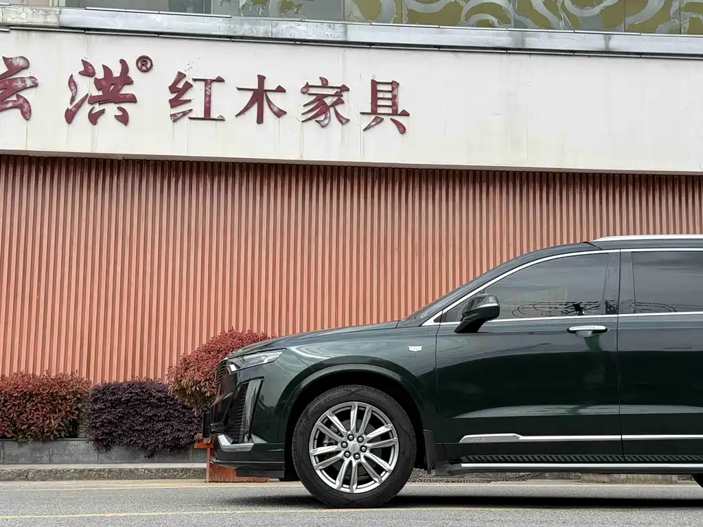 Cadillac XT6 凯迪拉克XT6 2022款 2.0 T 六座四驱铂金型