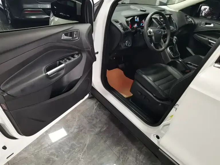 Ford Kuga 2.0 L GTDi 4 WD Elite