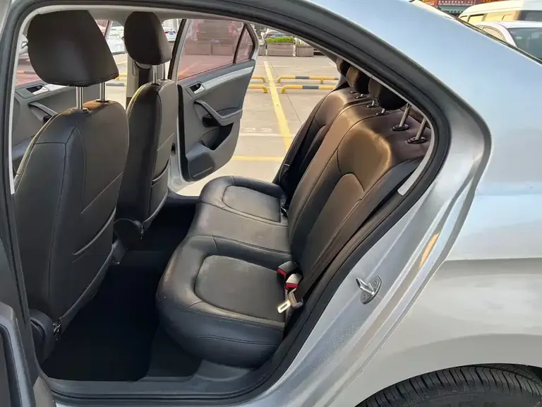 Volkswagen Jetta 1.6 L Auto Comfort