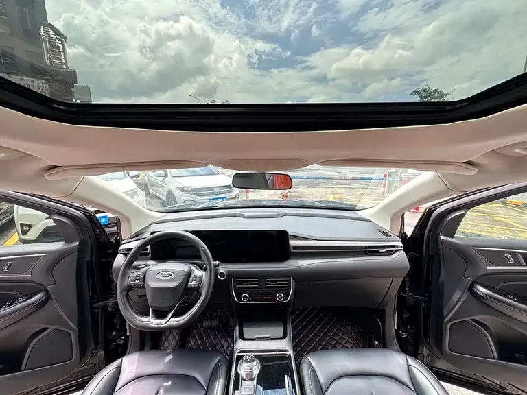 Ford Edge PLUS EcoBoost 245 2 WD Platinum Sharp 5-seat