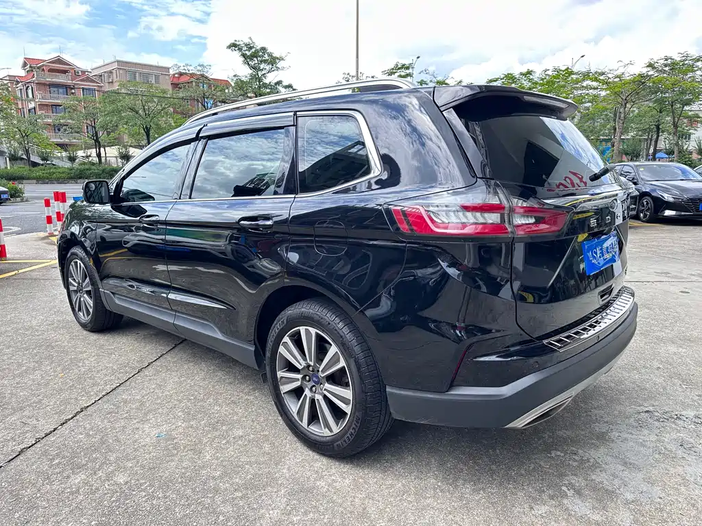 Edge PLUS EcoBoost 245 2 WD Platinum Sharp 5-seat