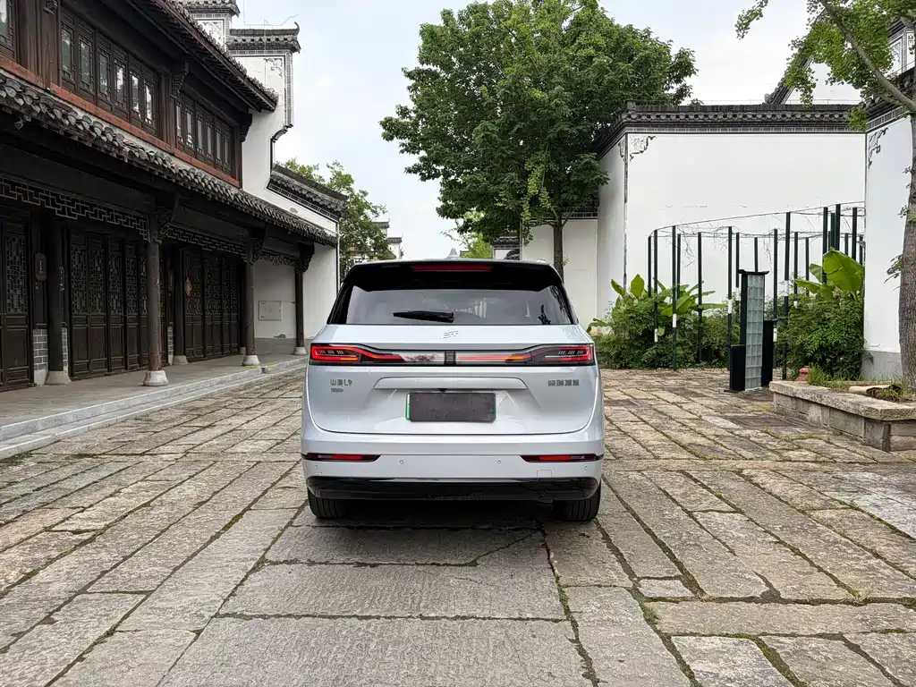 Jetour Shanhai L9 1.5 TD 2 DHT Flagship 6-seat