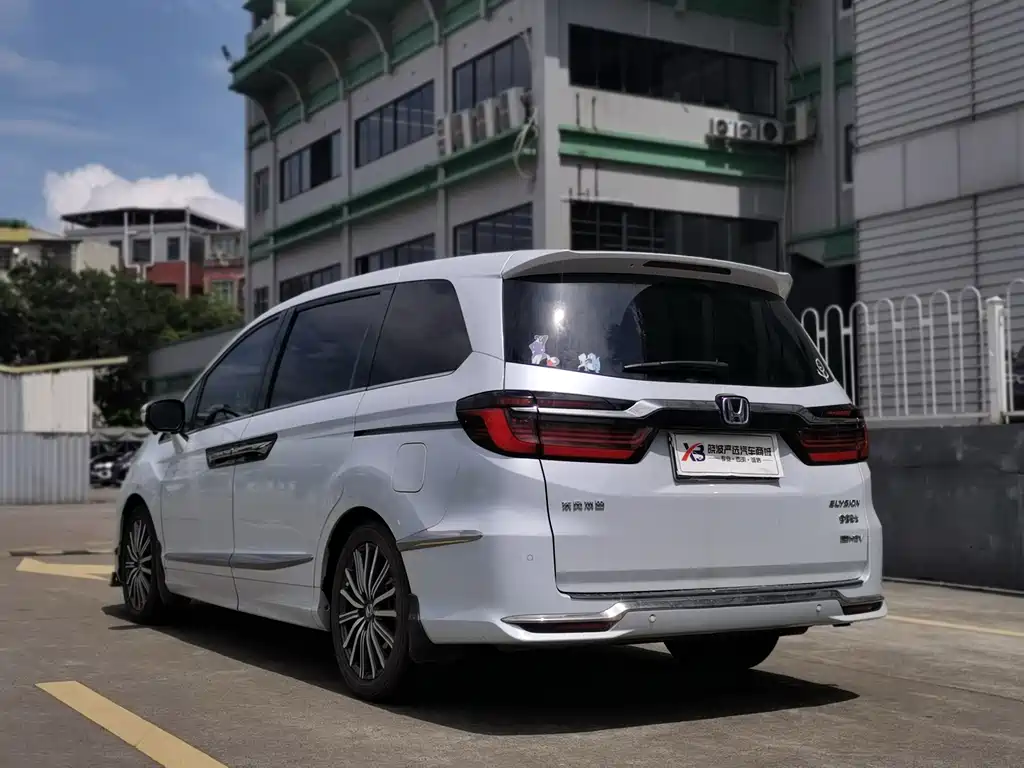 Elysion 2.0 L e:HEV Luxury