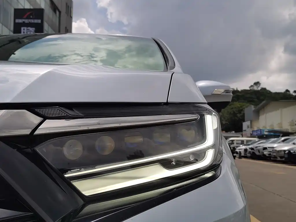 Elysion 2.0 L e:HEV Luxury