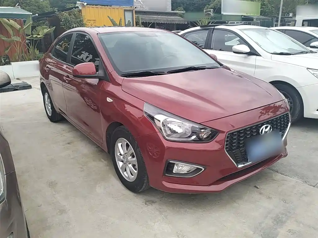 Accent 1.4 L Manual Radiant Sunroof CN-V