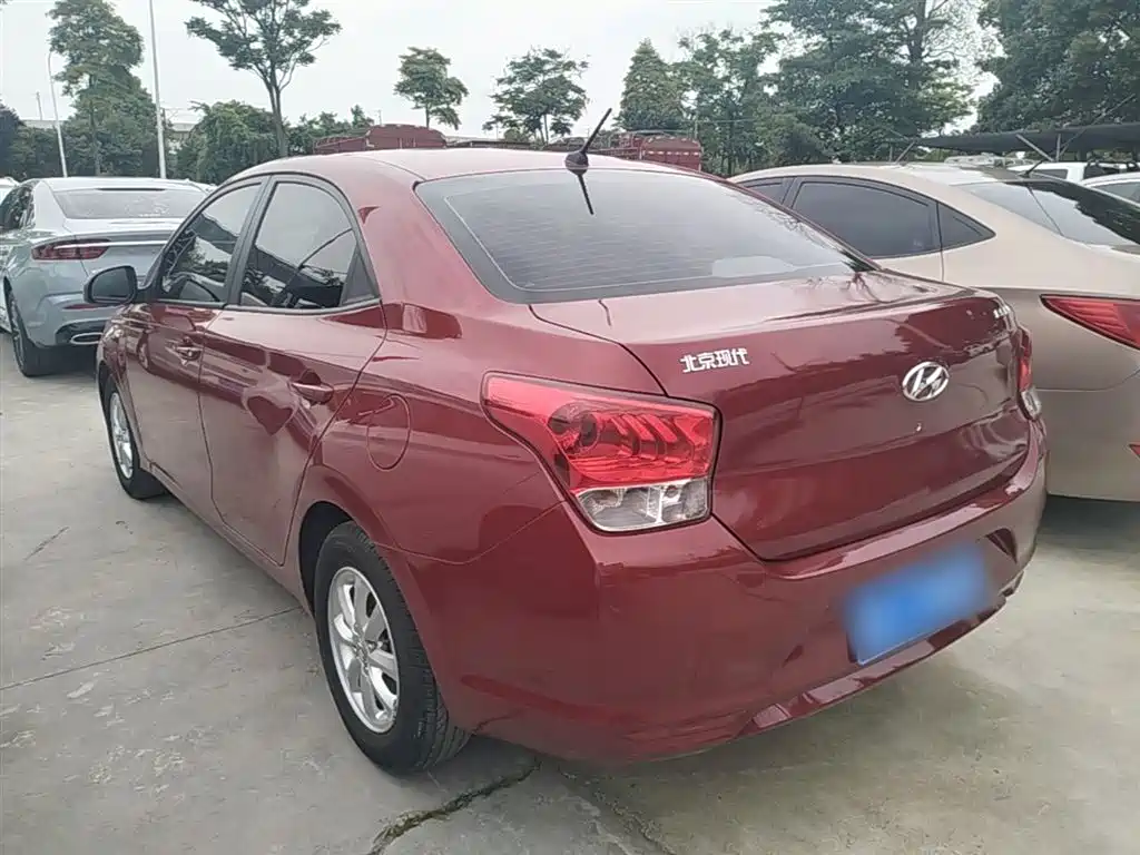 Accent 1.4 L Manual Radiant Sunroof CN-V