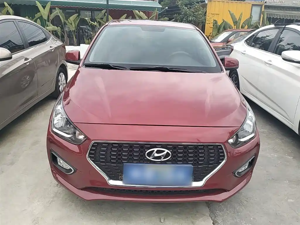 Accent 1.4 L Manual Radiant Sunroof CN-V