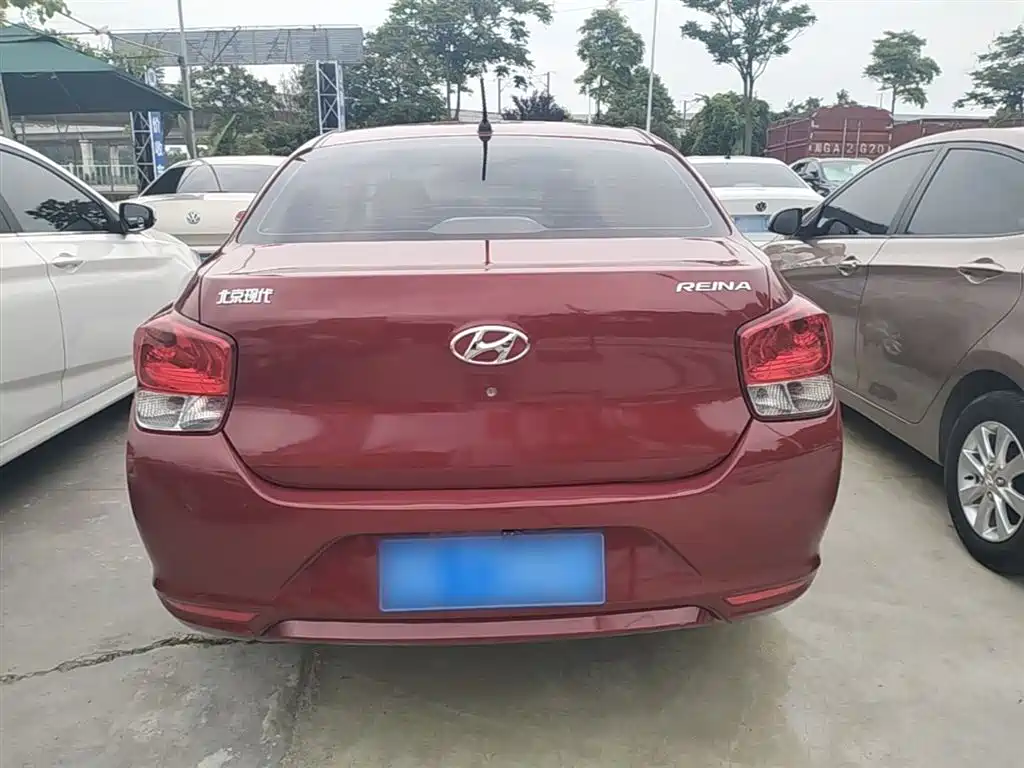 Accent 1.4 L Manual Radiant Sunroof CN-V