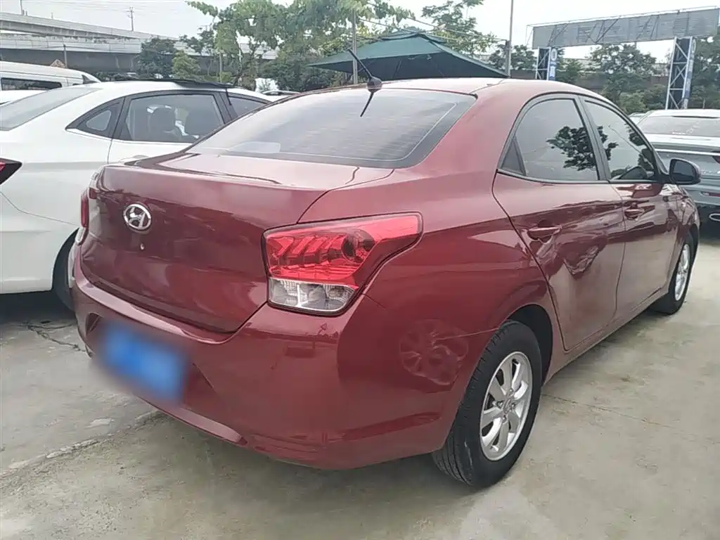 Accent 1.4 L Manual Radiant Sunroof CN-V