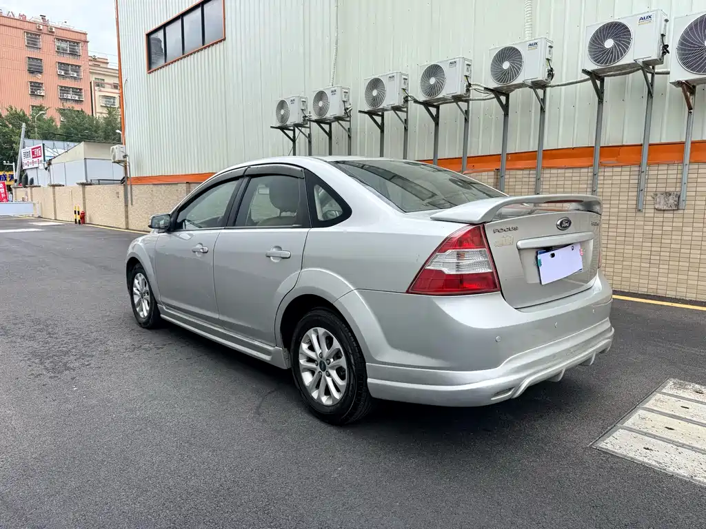 Focus Sedan Classic 1.8 L Manual Basic