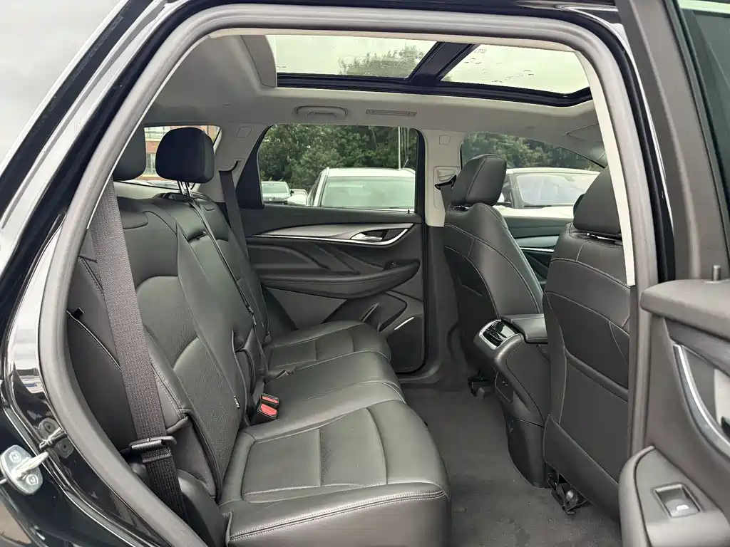 Enclave 28 T 4 WD Distinguished