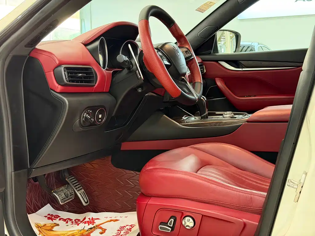 Levante 3.0 T Standard