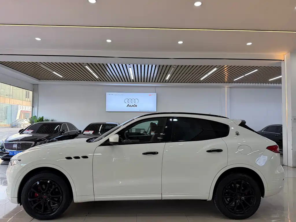 Levante 3.0 T Standard