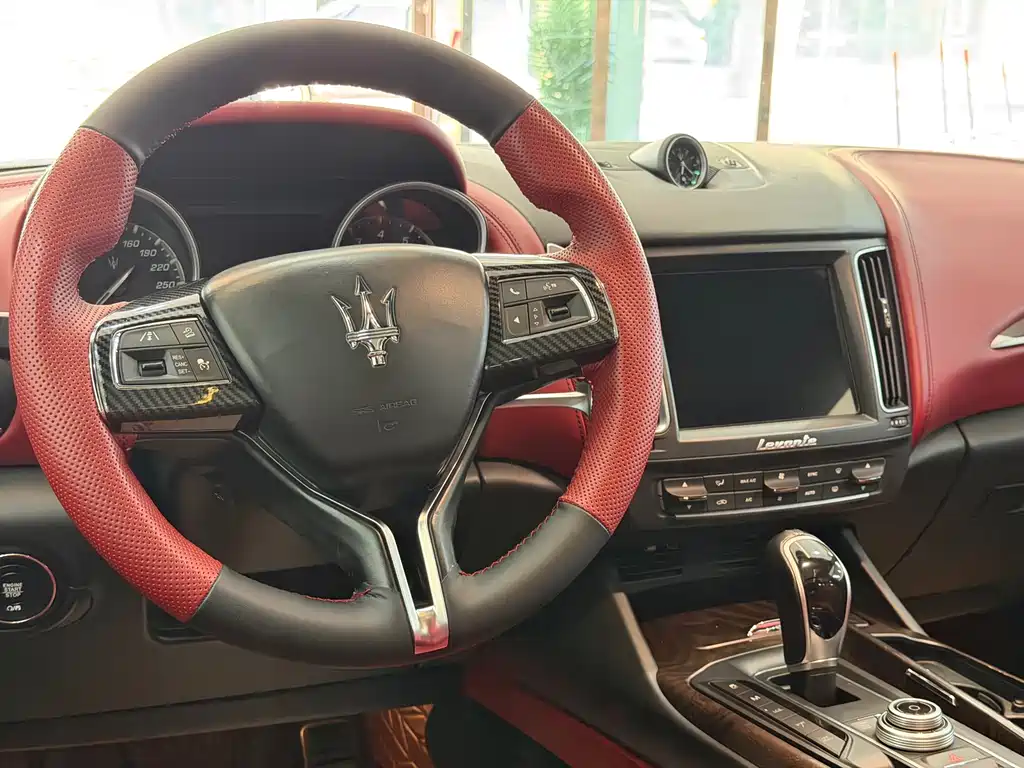 Levante 3.0 T Standard