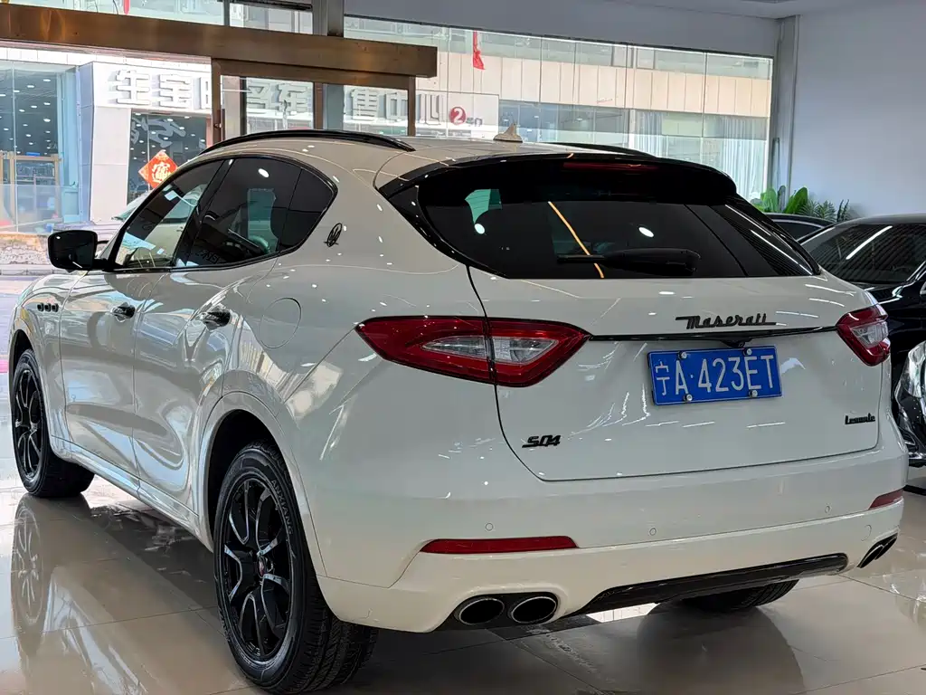 Levante 3.0 T Standard