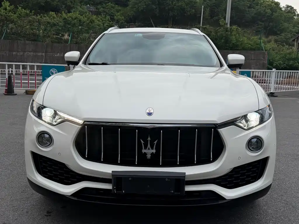 Levante 3.0 T Standard CN-V