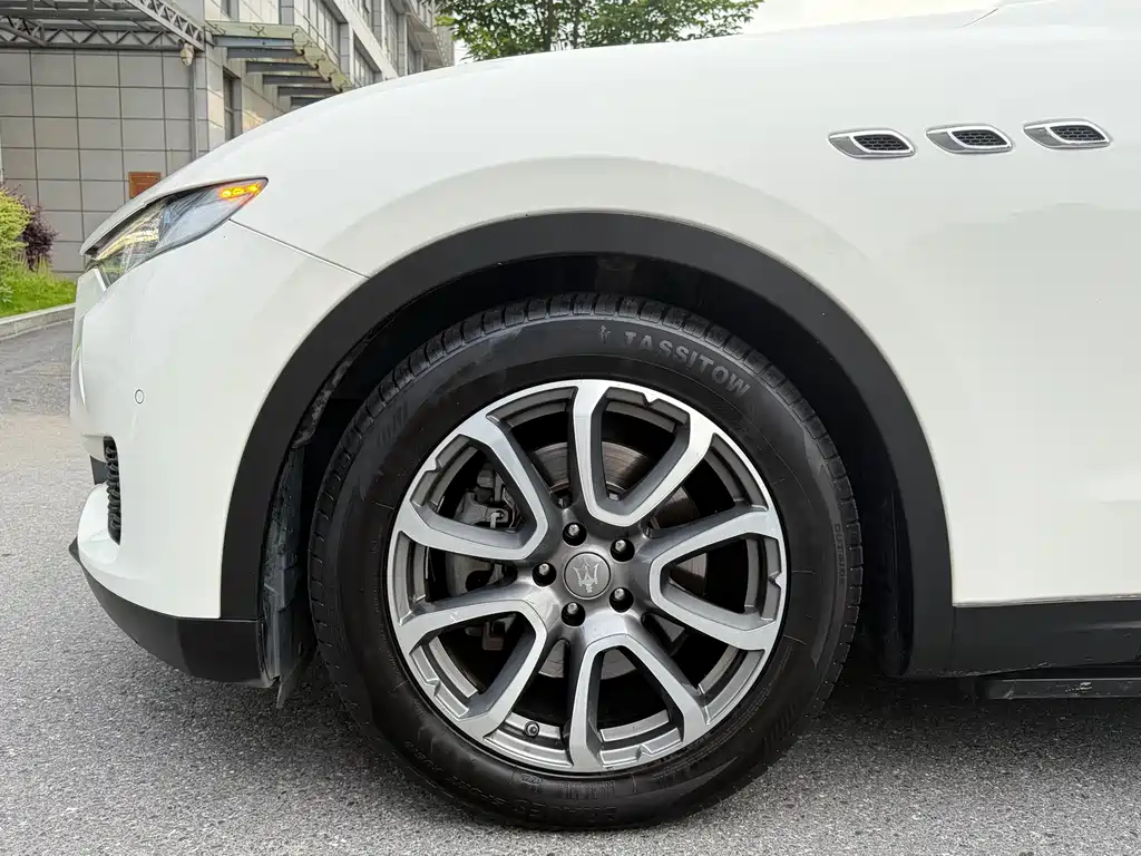 Levante 3.0 T Standard CN-V