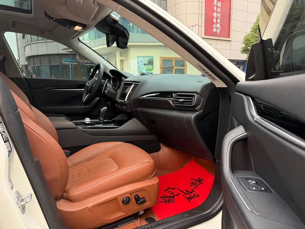 Levante 3.0 T Standard CN-V