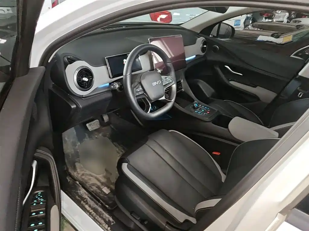 Seal 05 DM-i DM-i Smart Drive 115 KM Flagship