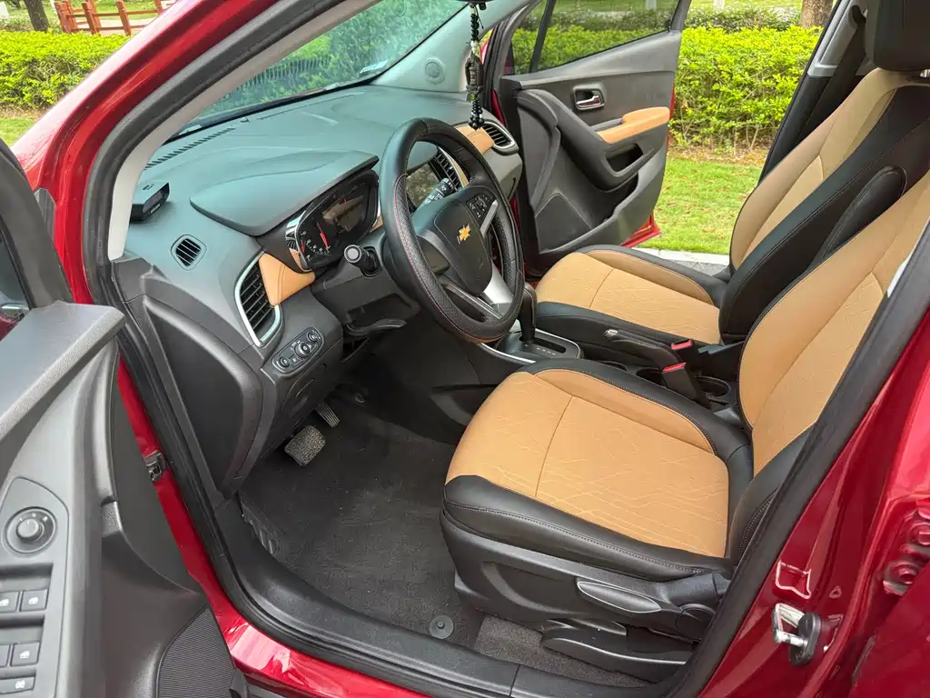 Tracker 1.4 T Auto 2 WD Luxury