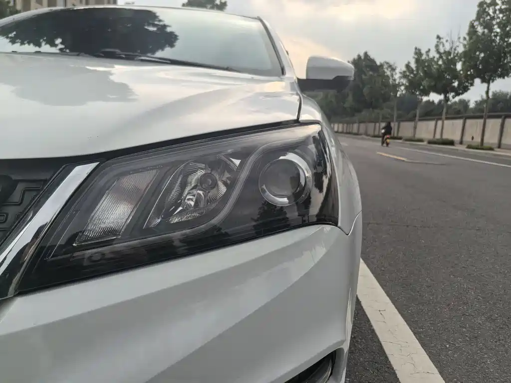Emgrand Sedan Million 1.5 L CVT Upward