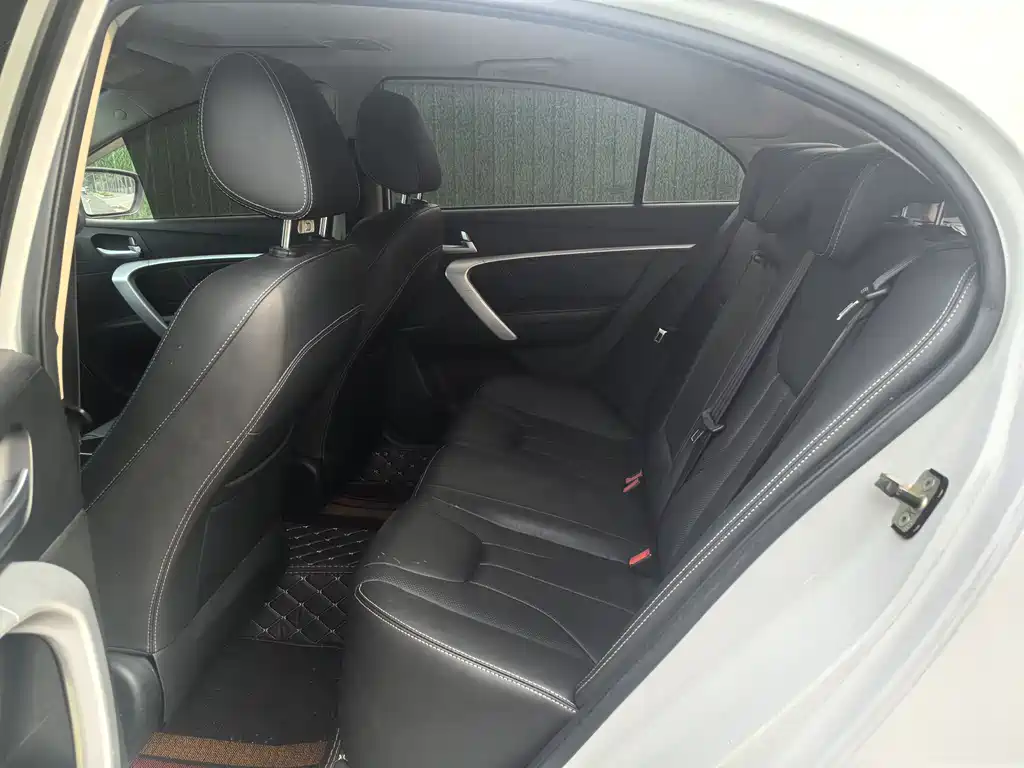 Emgrand Sedan Million 1.5 L CVT Upward