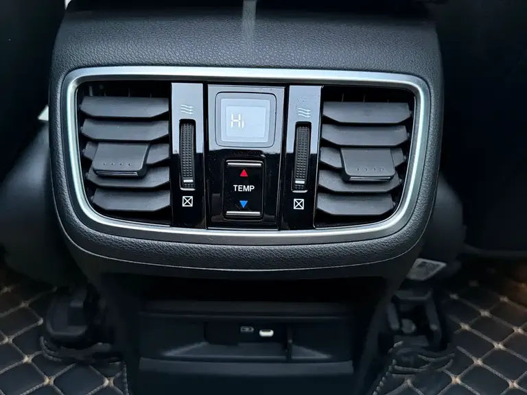 Honda UR-V 370 TURBO 2 WD Graceful