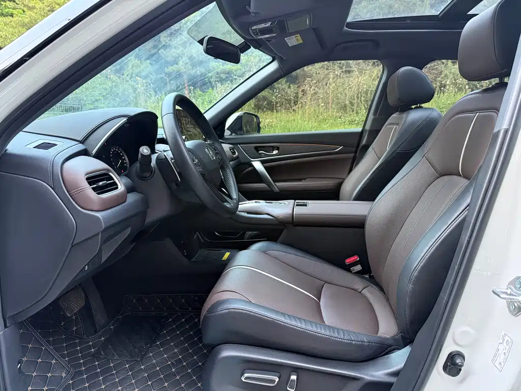 Honda UR-V 370 TURBO 2 WD Graceful