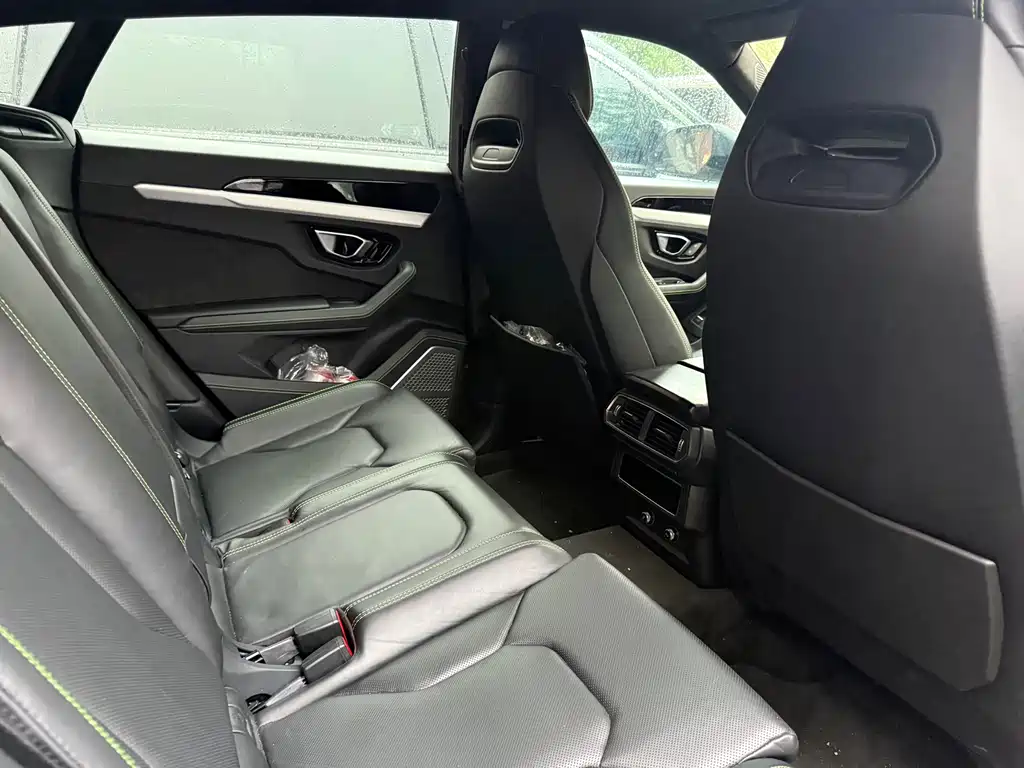 Urus 4.0 T V8