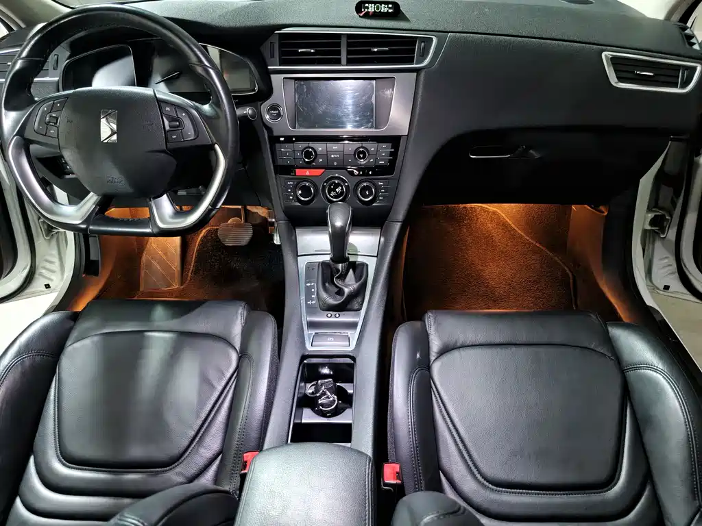DS 5 LS 1.6 T Luxury THP160