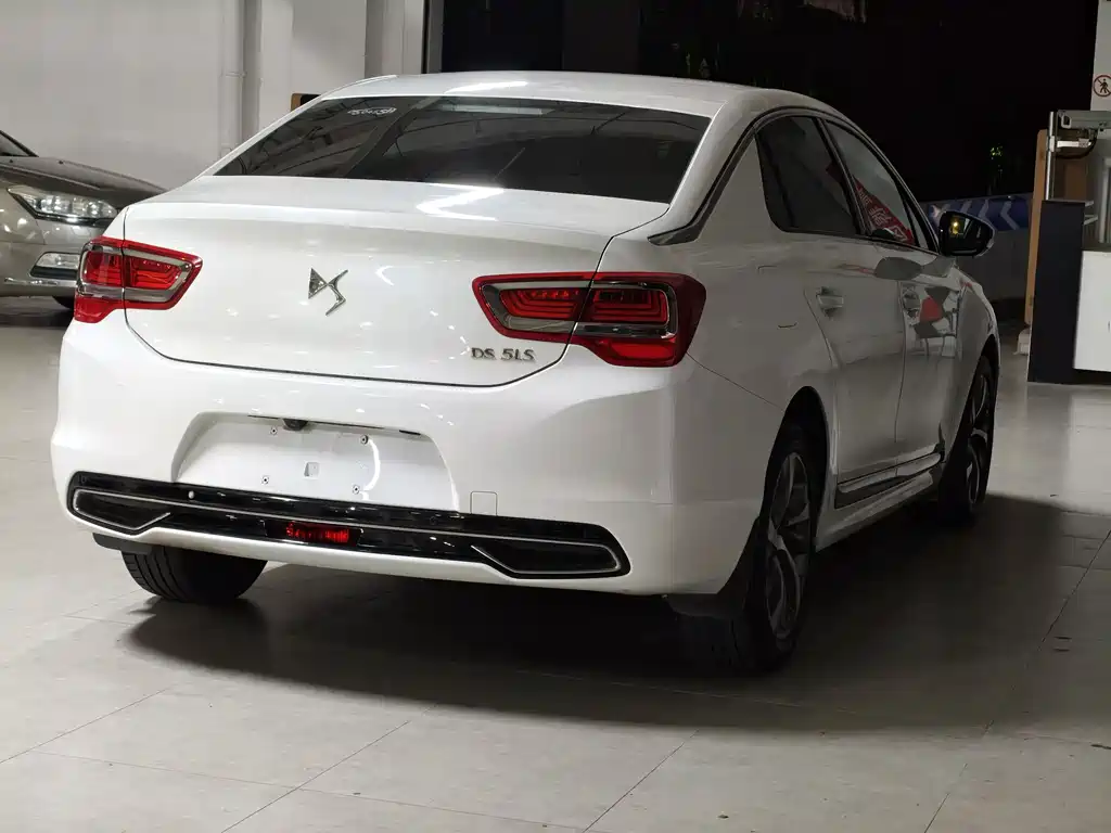 DS 5 LS 1.6 T Luxury THP160