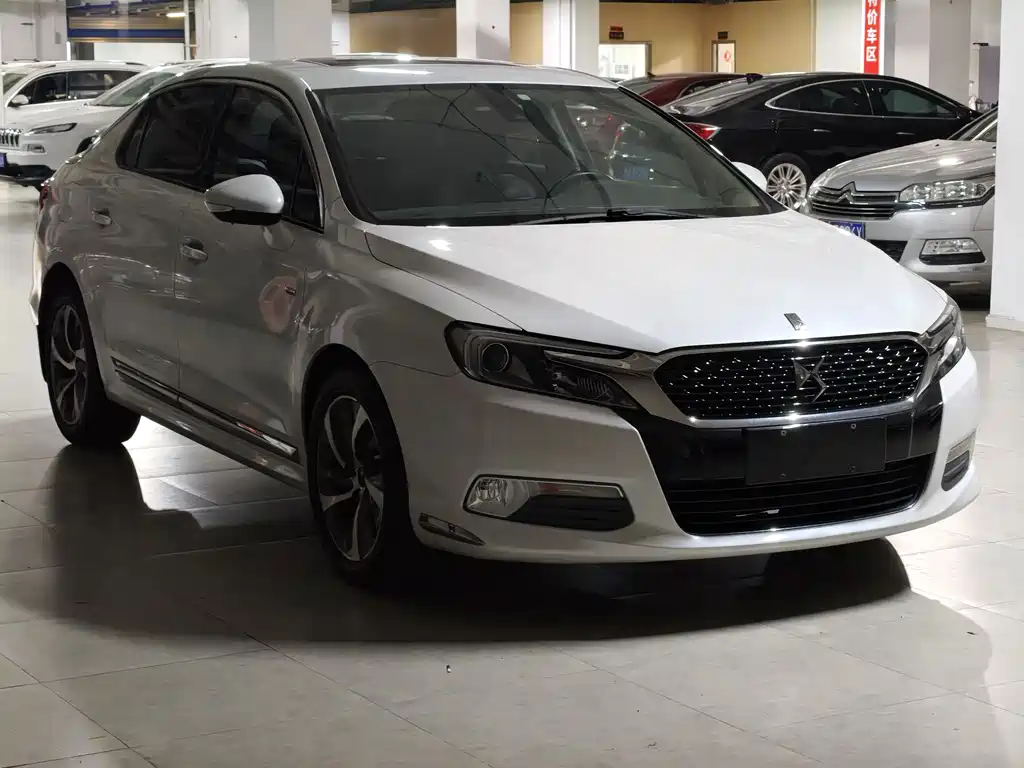 DS 5 LS 1.6 T Luxury THP160