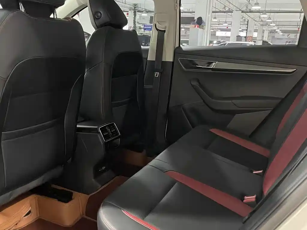 Karoq 柯珞克 2022款 TSI280 尊贵版