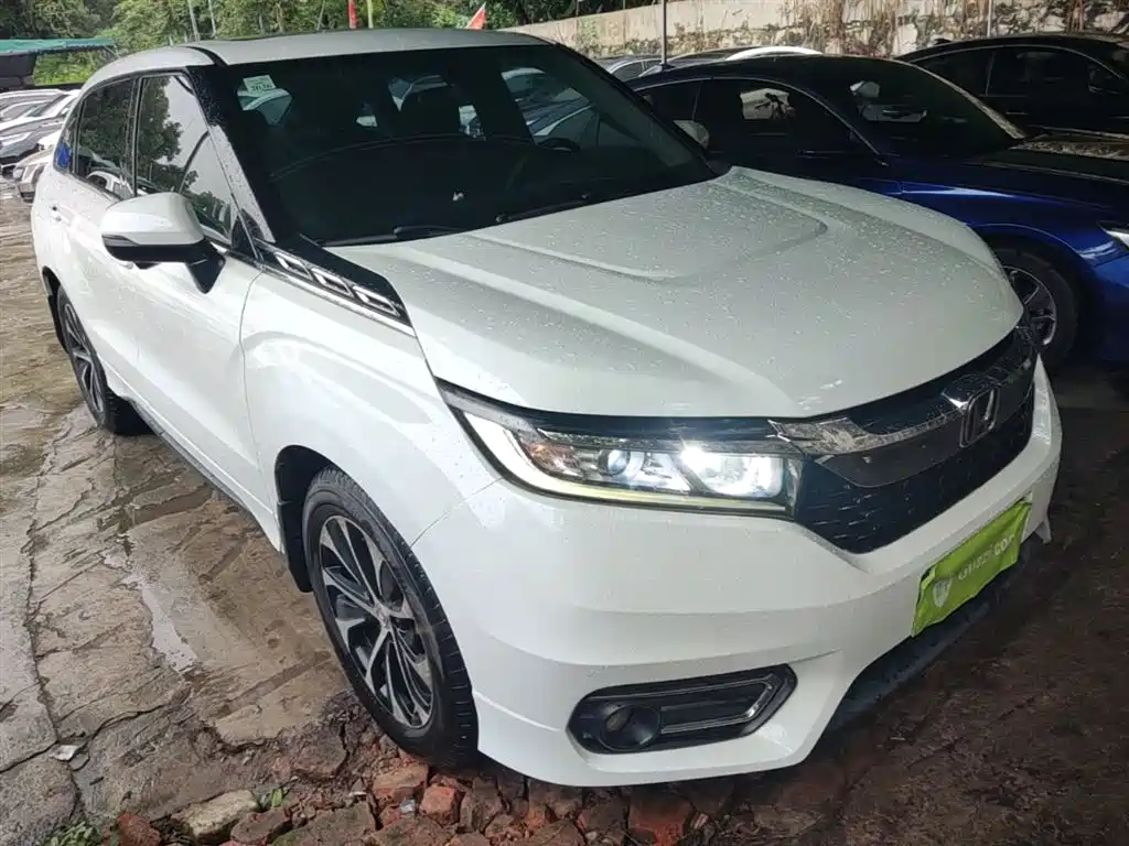 Avancier 240 TURBO 2 WD Luxury